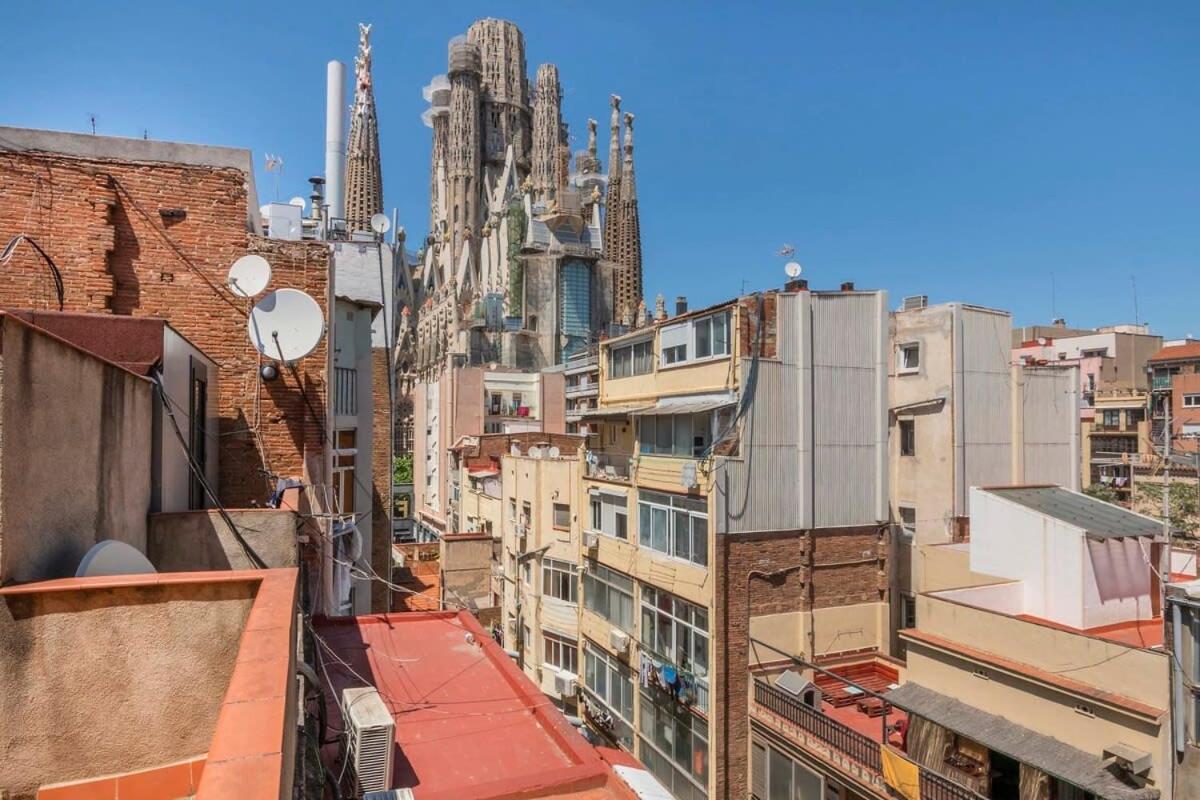 3bd With Private Terrace Right By Sagrada Familia Apartament
